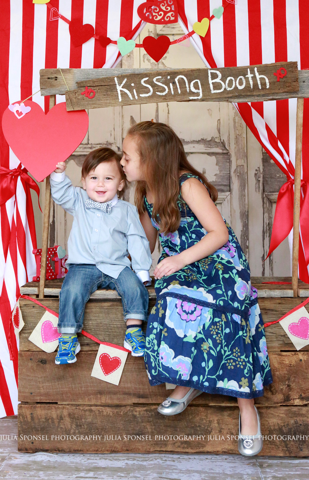 Kissing Booth Valentines Mini Sessions Frisco Photographer Julia Sponsel Photography 