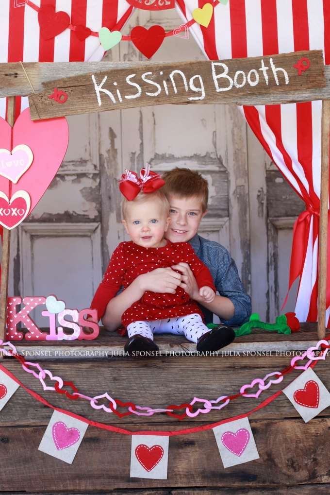 Kissing Booth Valentines Mini Sessions Frisco Photographer Julia Sponsel Photography 