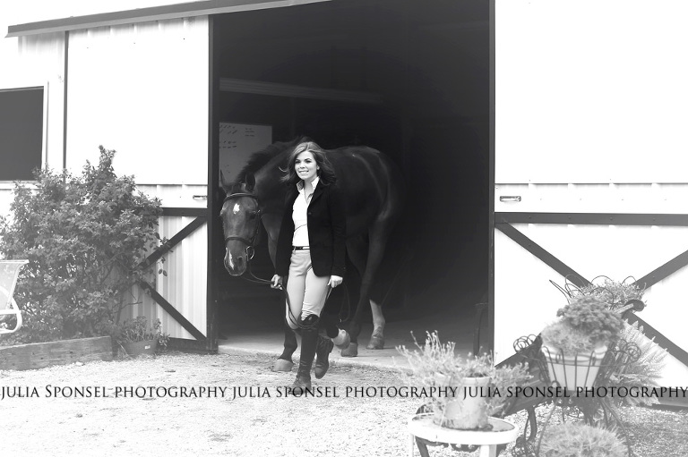 frisco senior photographer with horse